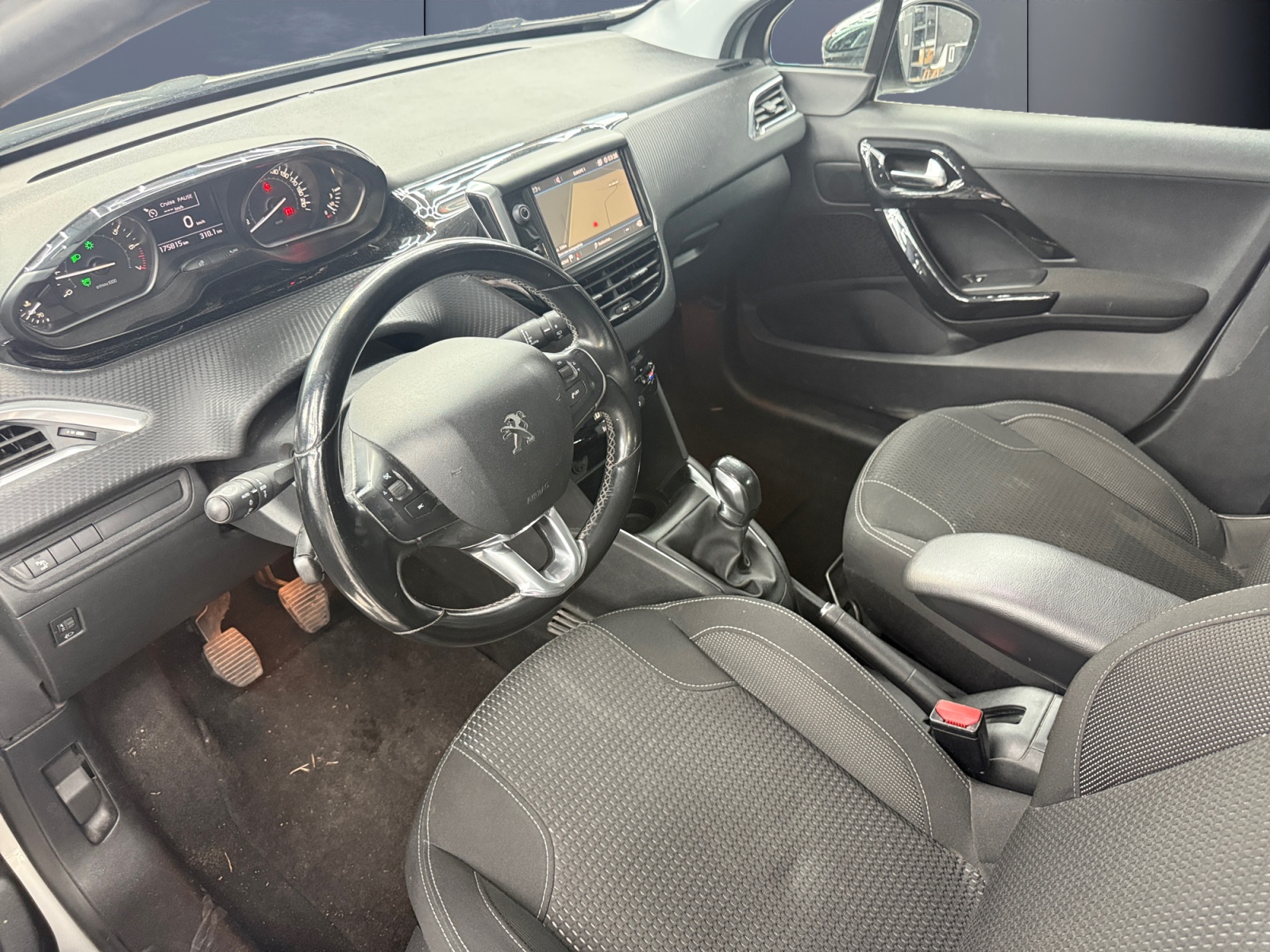 Peugeot 208 8