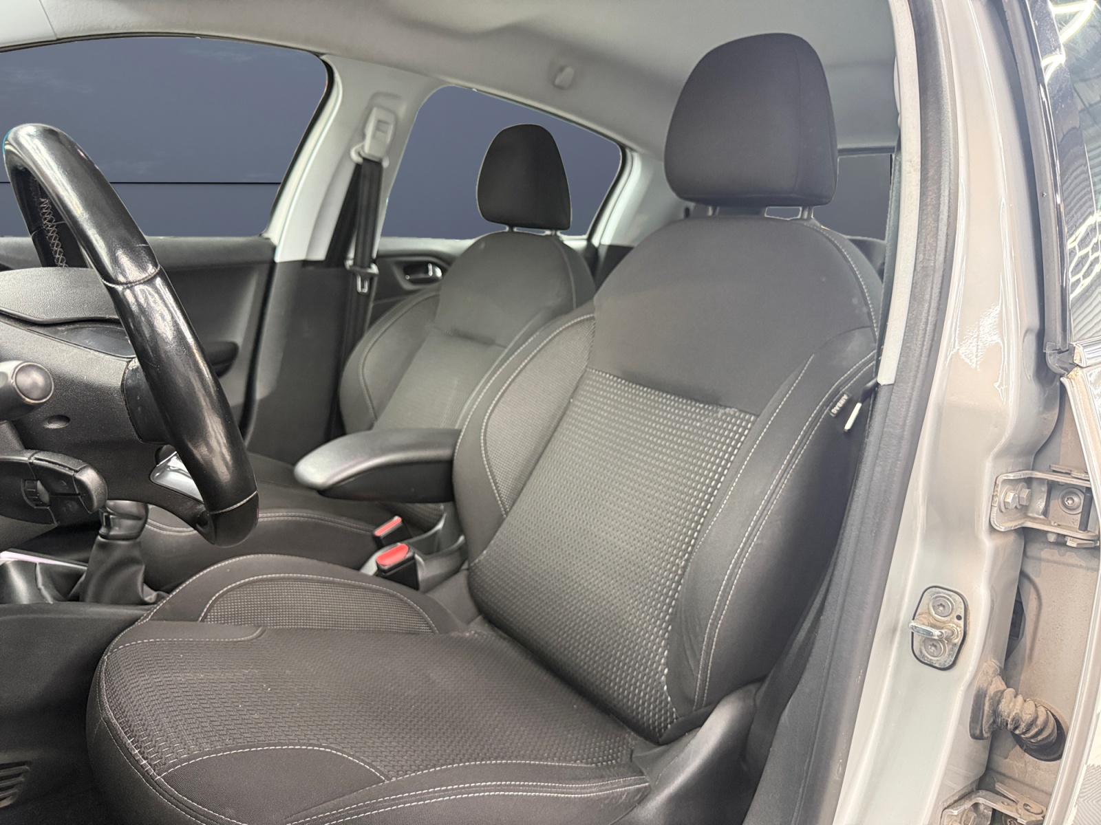Peugeot 208 9
