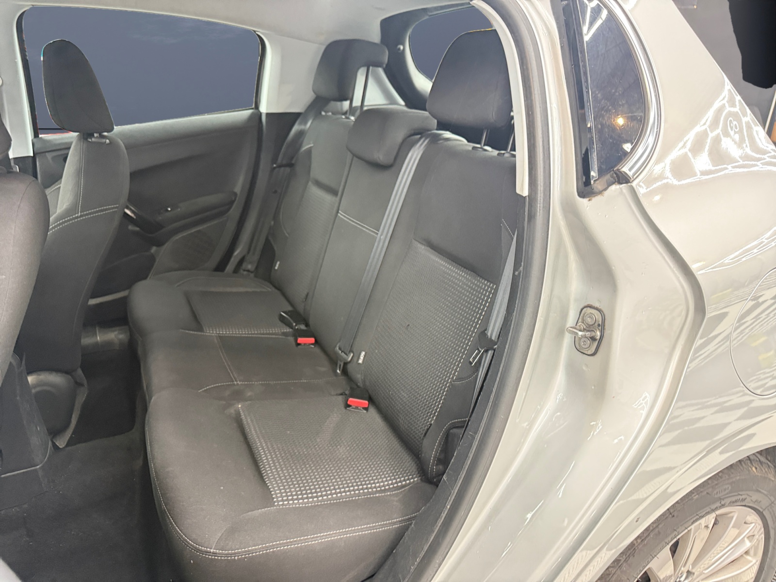 Peugeot 208 10