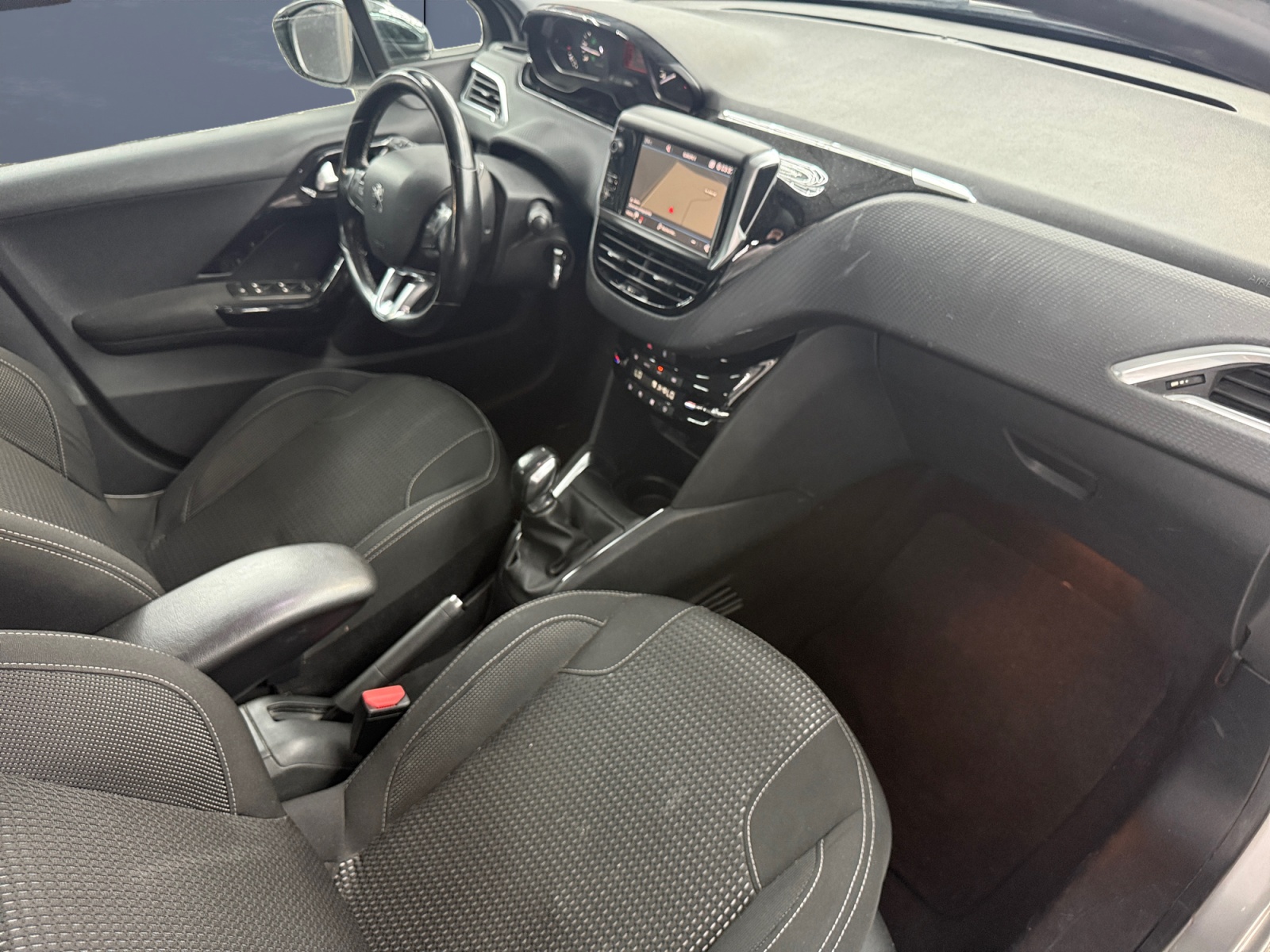 Peugeot 208 12