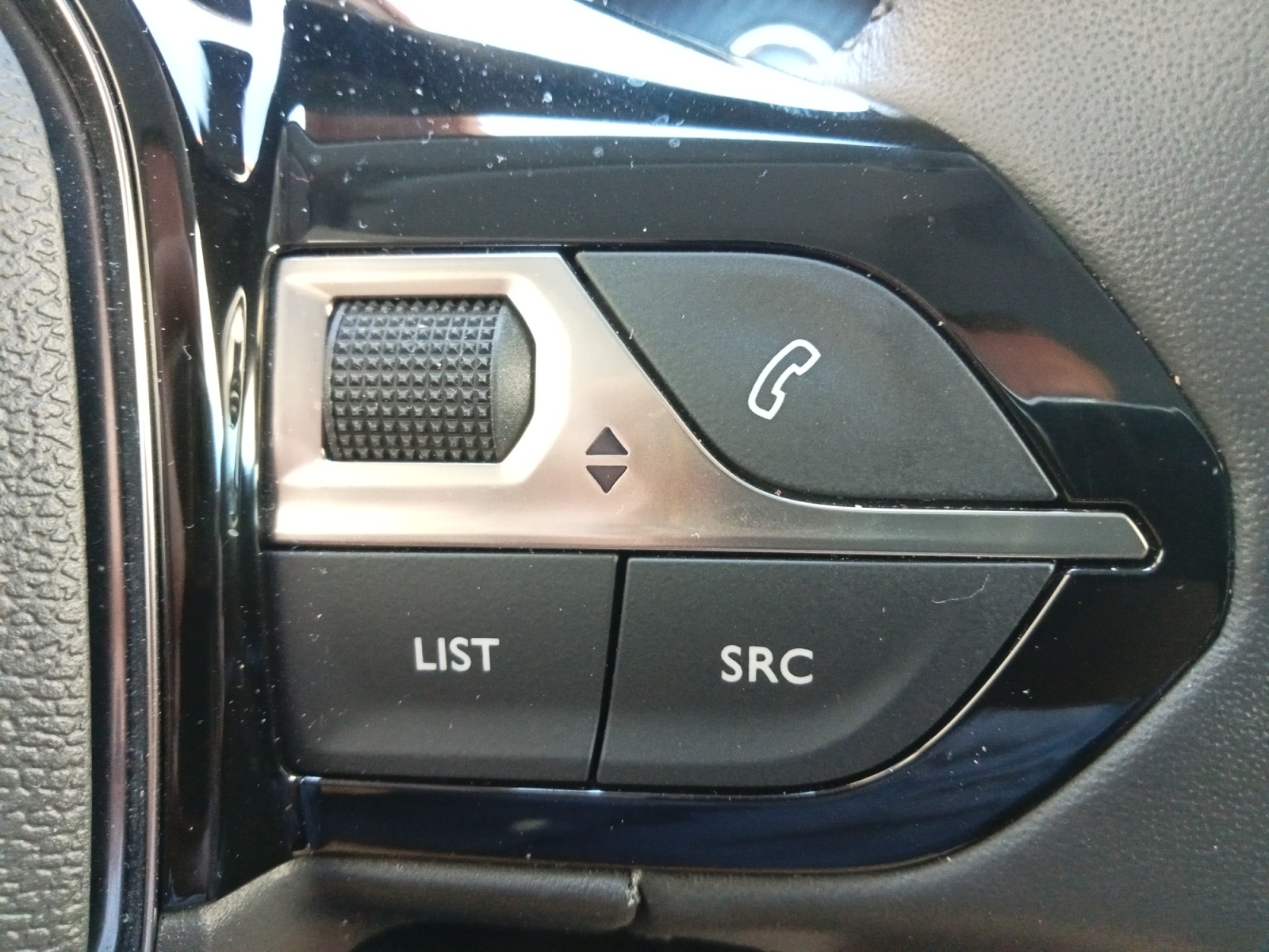Peugeot 208 24
