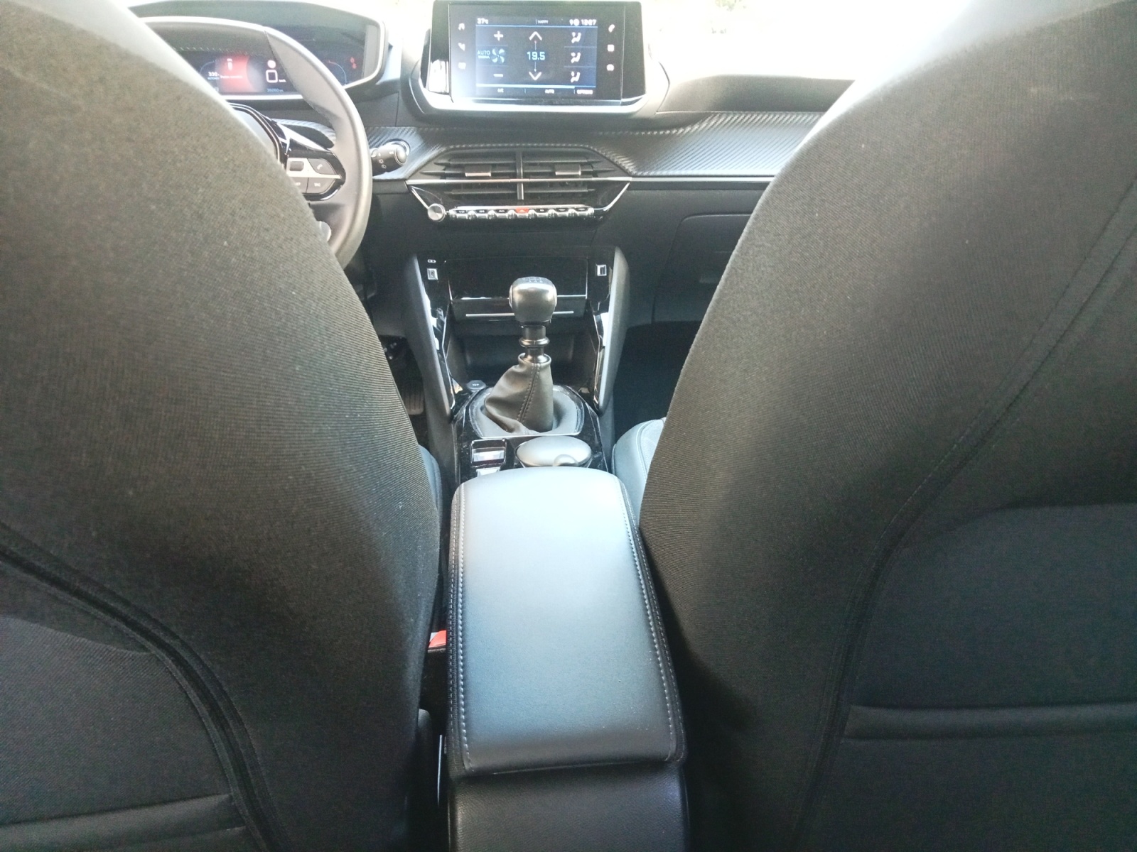 Peugeot 208 28