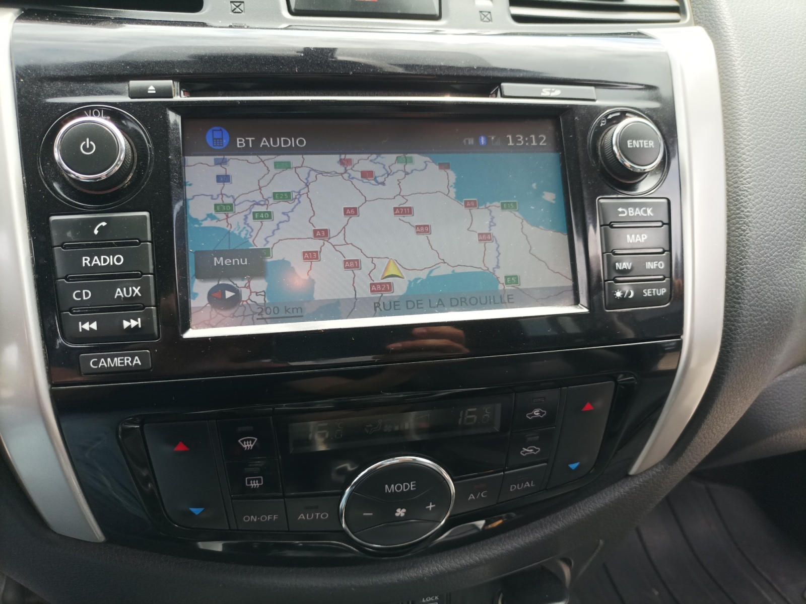 Nissan Np300 Navara 21