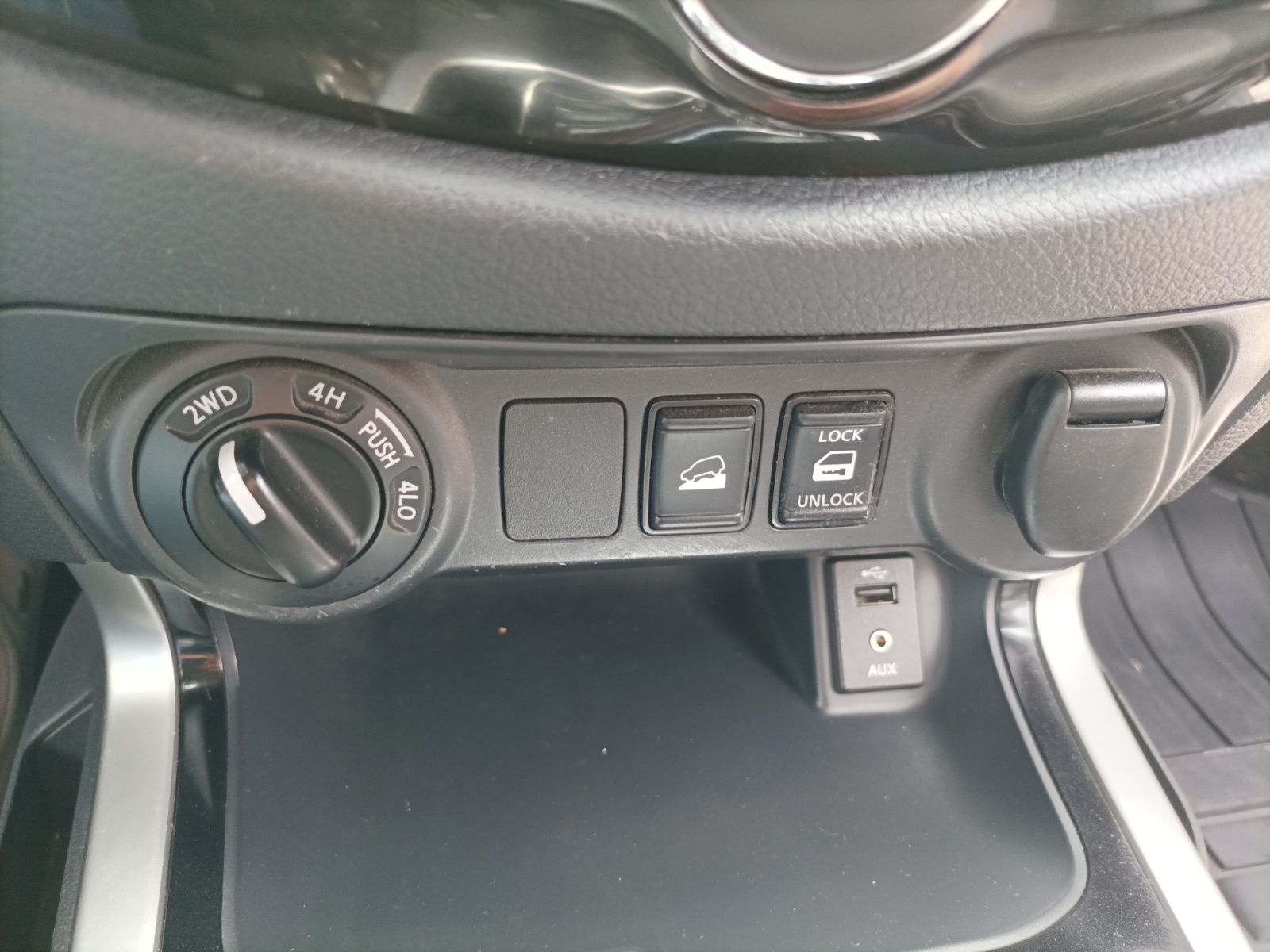 Nissan Np300 Navara 23