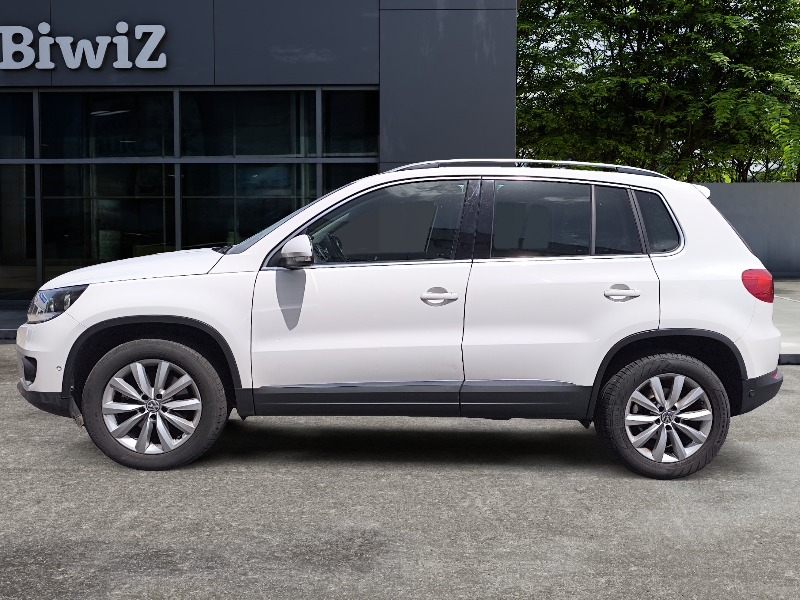 Volkswagen Tiguan 1