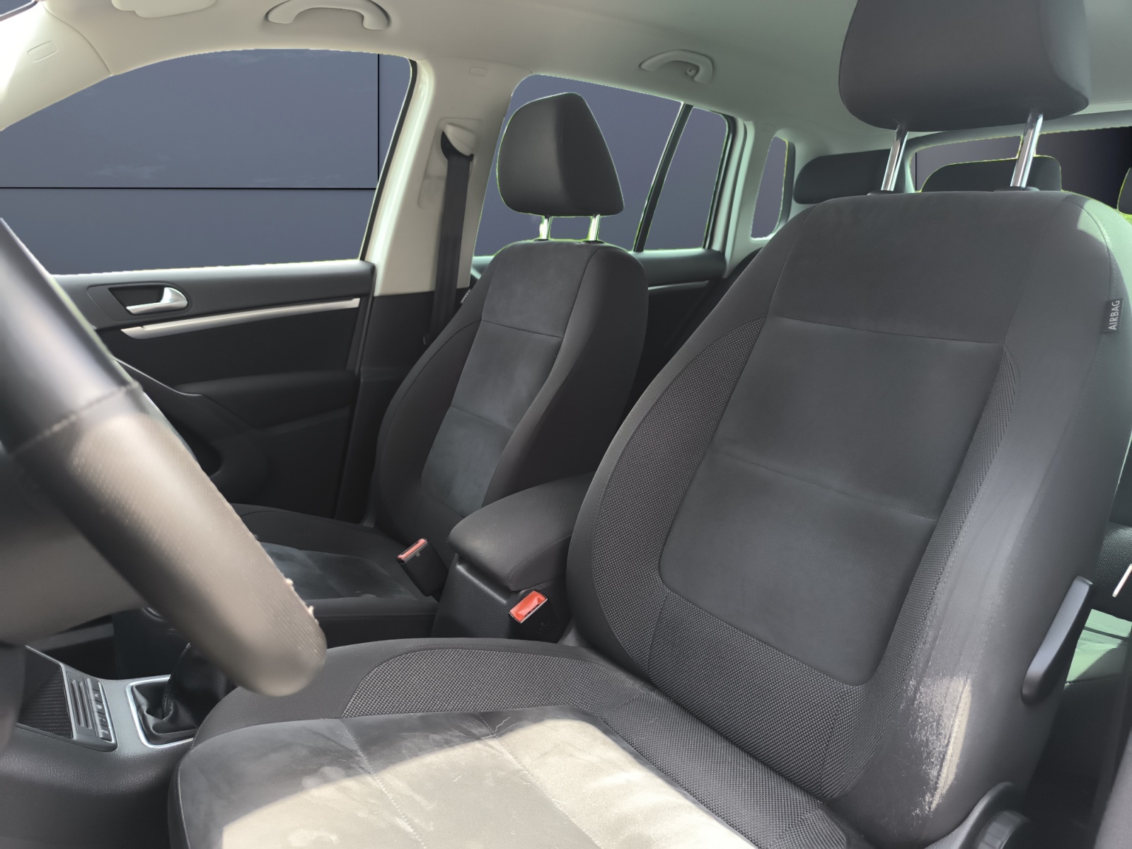 Volkswagen Tiguan 9