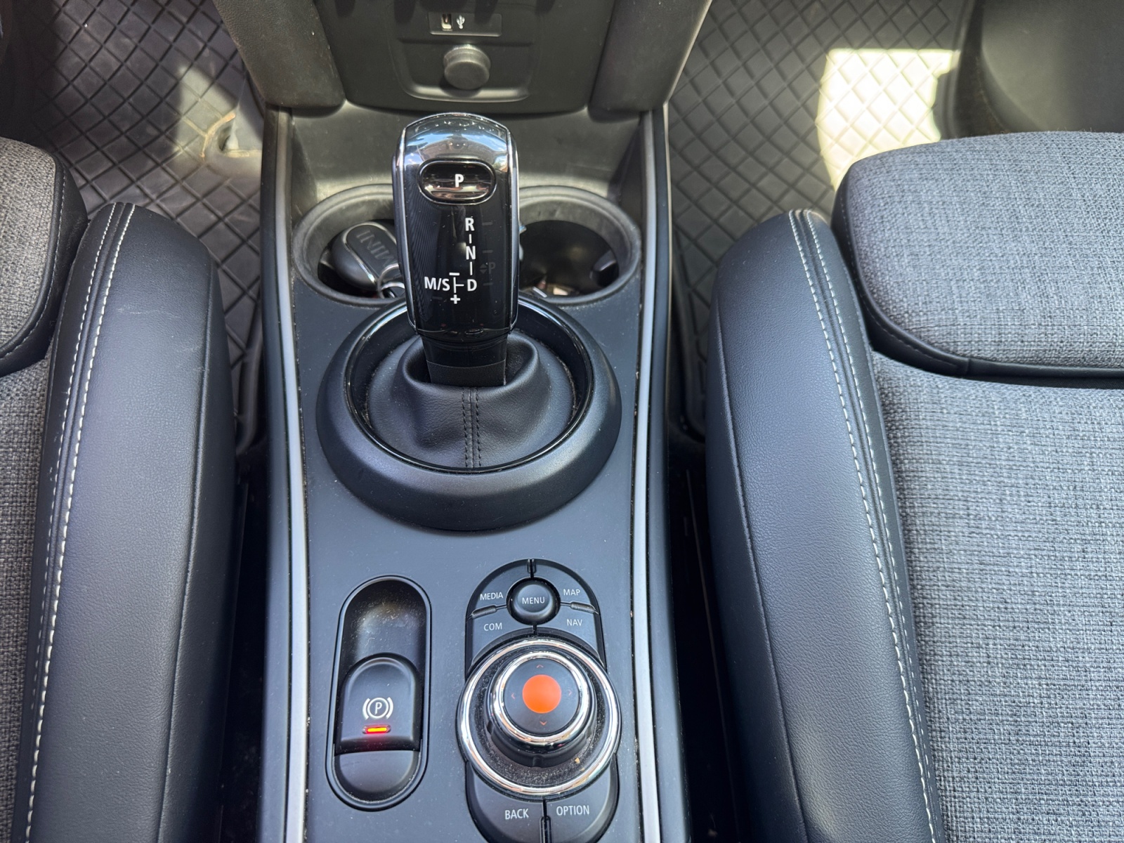 Mini Countryman 21