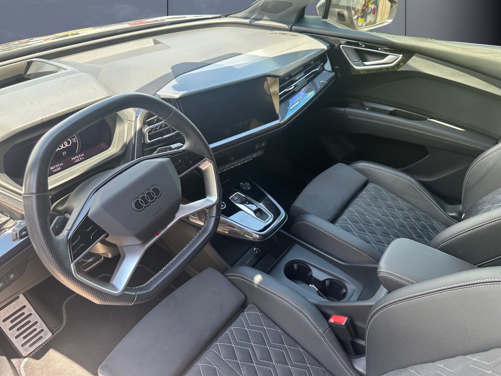 Audi Q4 8