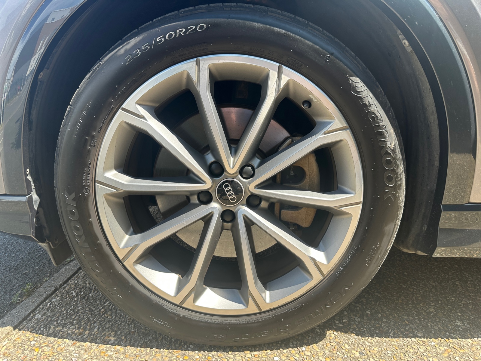 Audi Q4 27