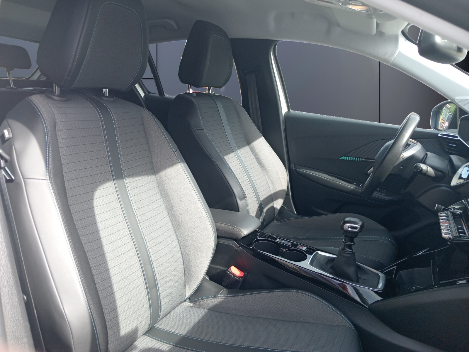 Peugeot 208 13