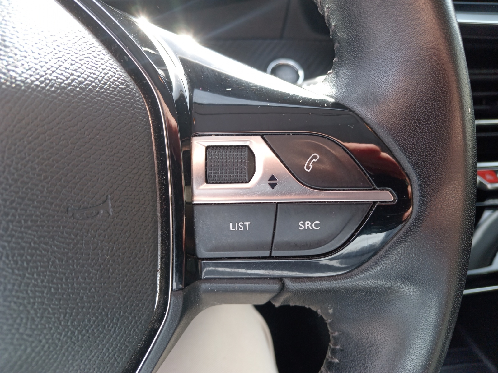 Peugeot 208 18