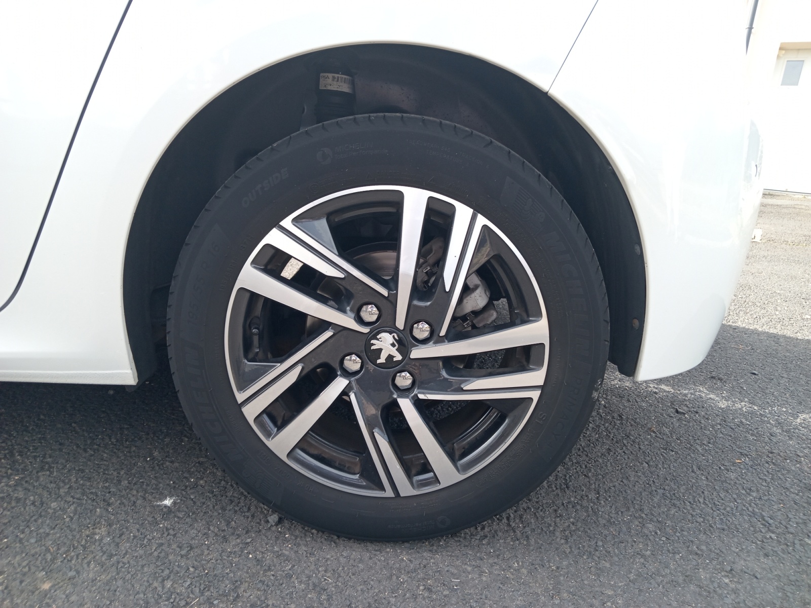 Peugeot 208 30