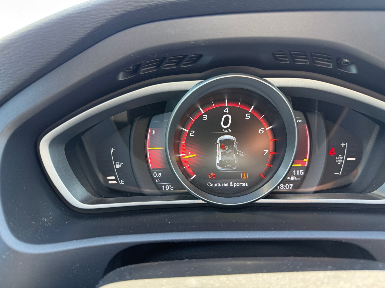 Volvo V40 16