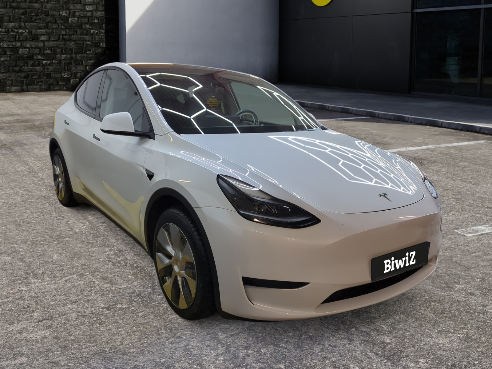 Tesla Model-Y 6