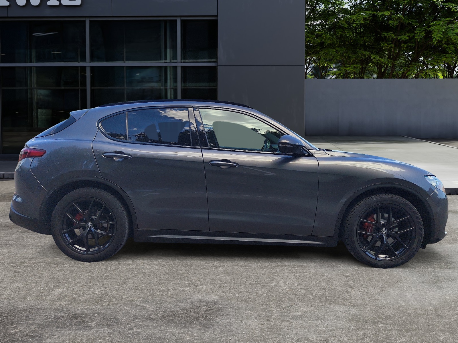 Alfa Romeo Stelvio 5