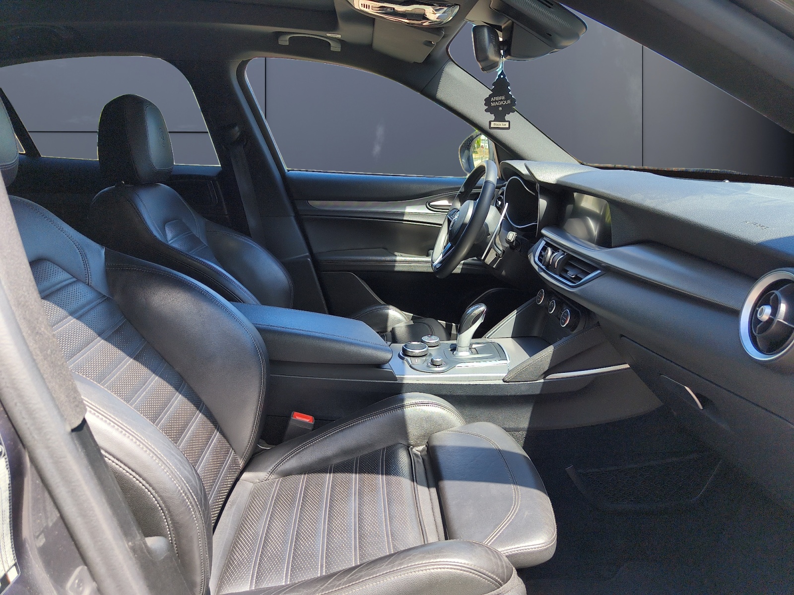 Alfa Romeo Stelvio 13