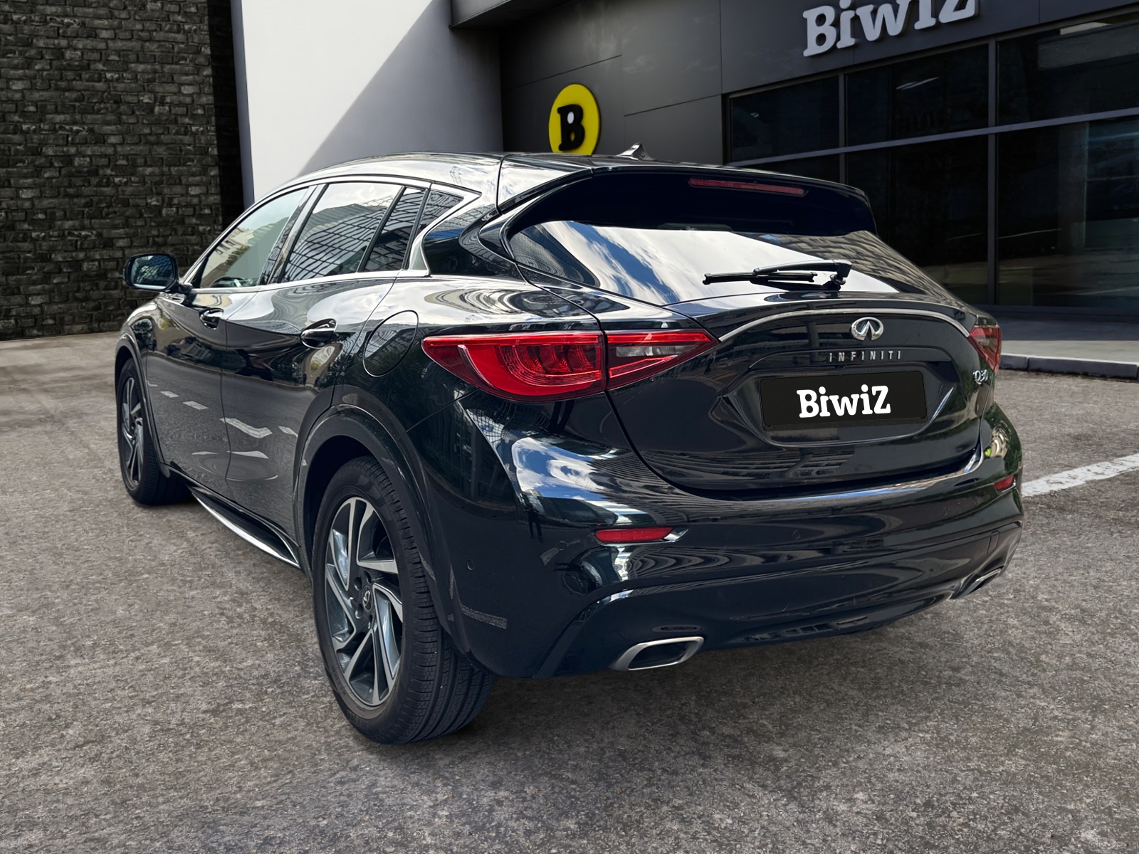 Infiniti Q30 2