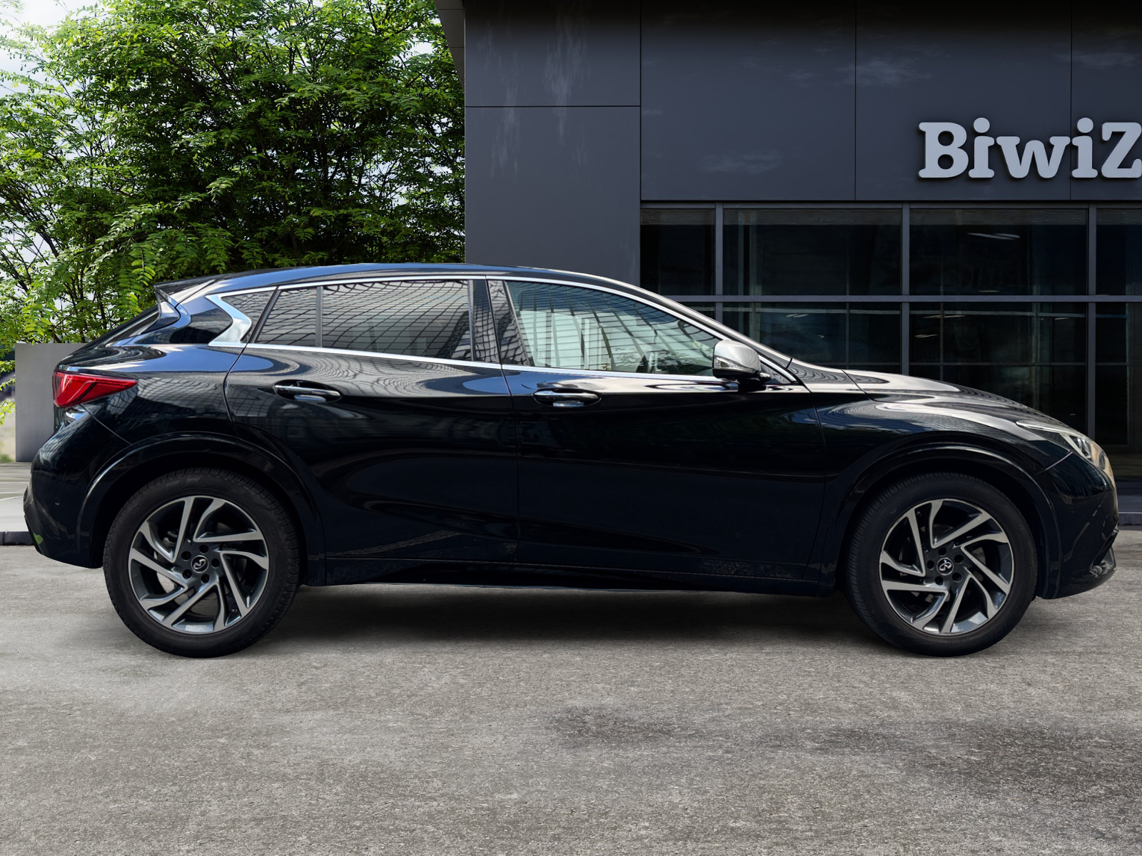 Infiniti Q30 5