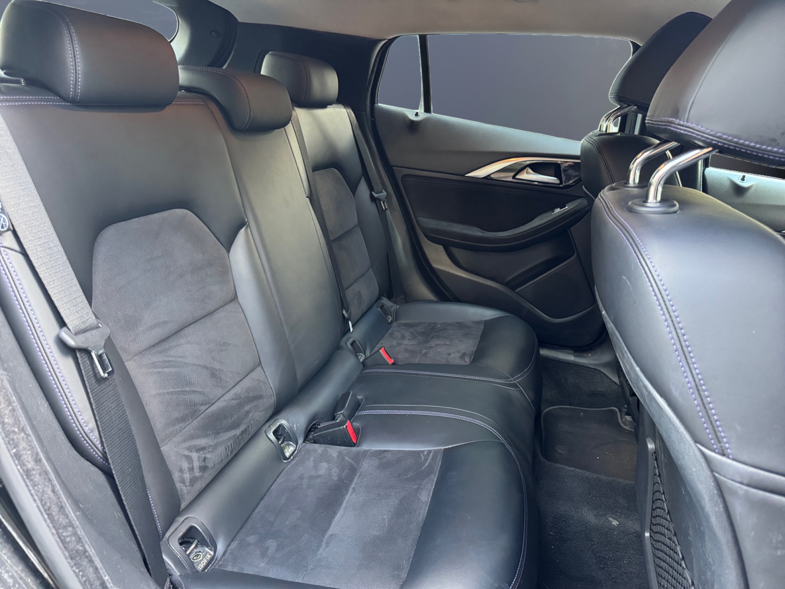 Infiniti Q30 11