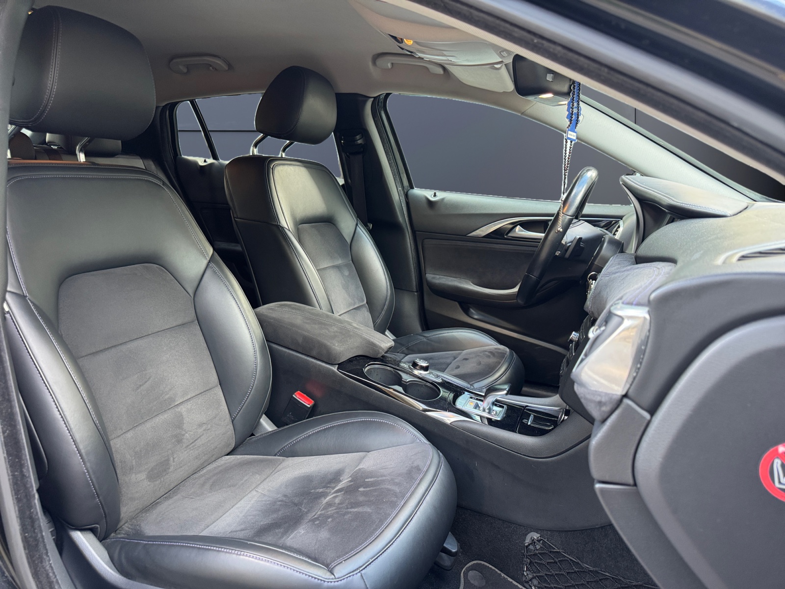 Infiniti Q30 13