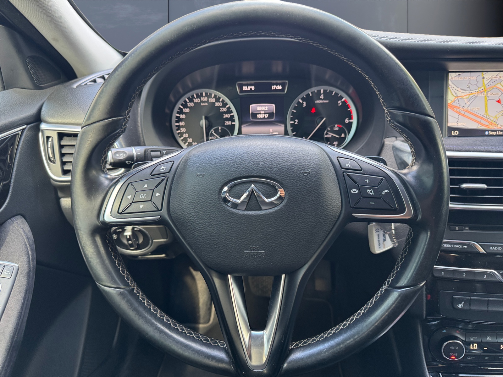 Infiniti Q30 15