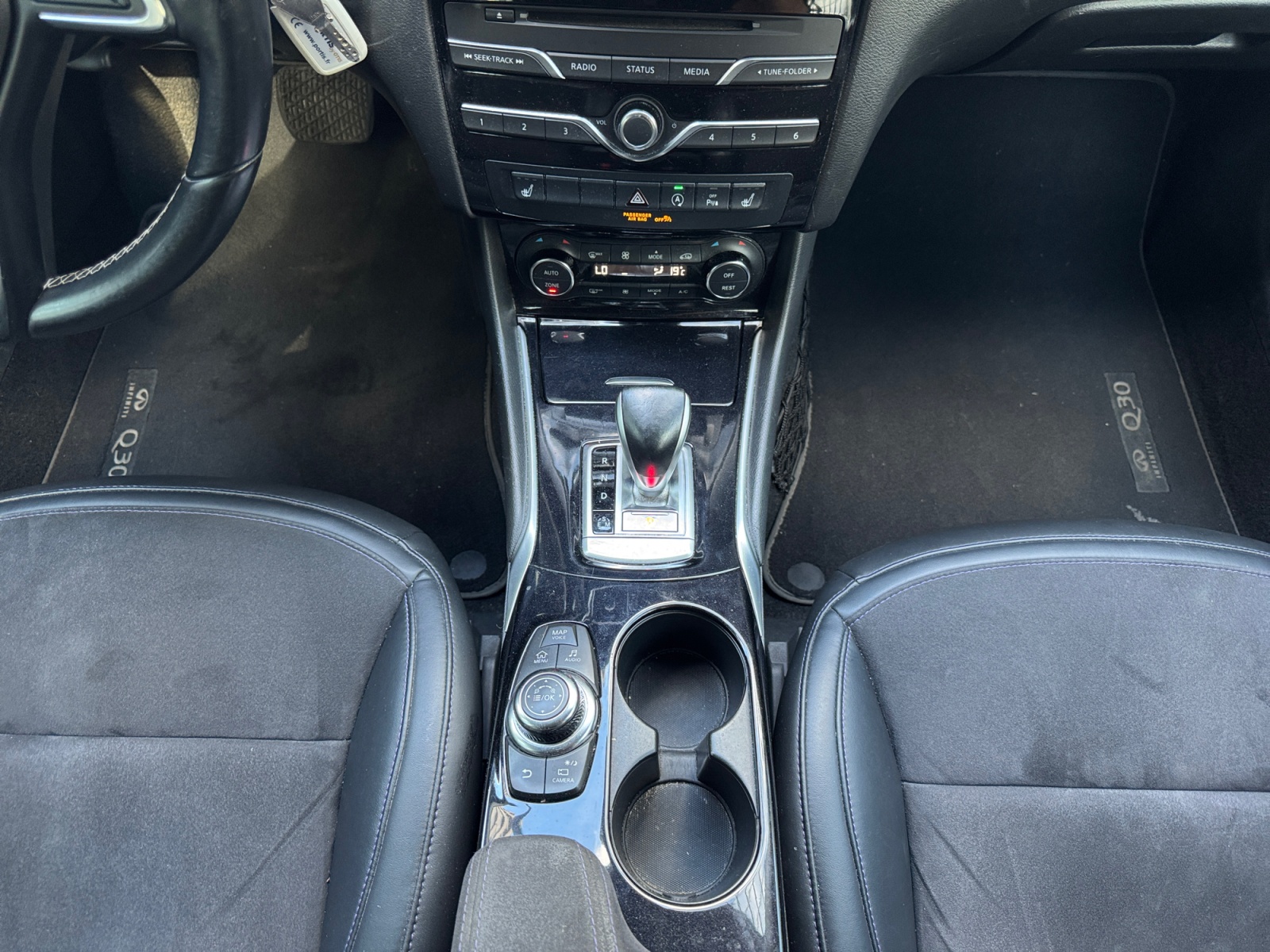 Infiniti Q30 19