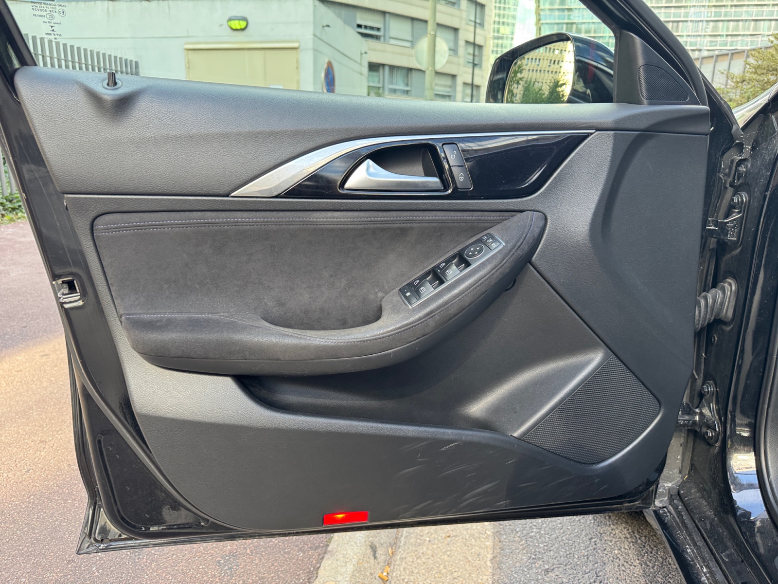 Infiniti Q30 21