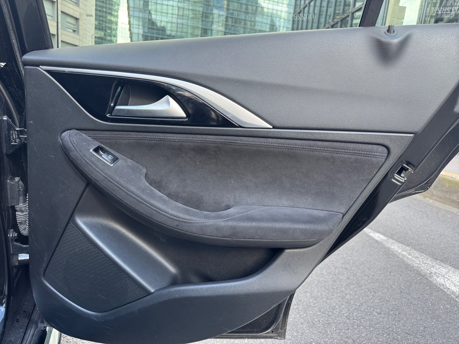 Infiniti Q30 23