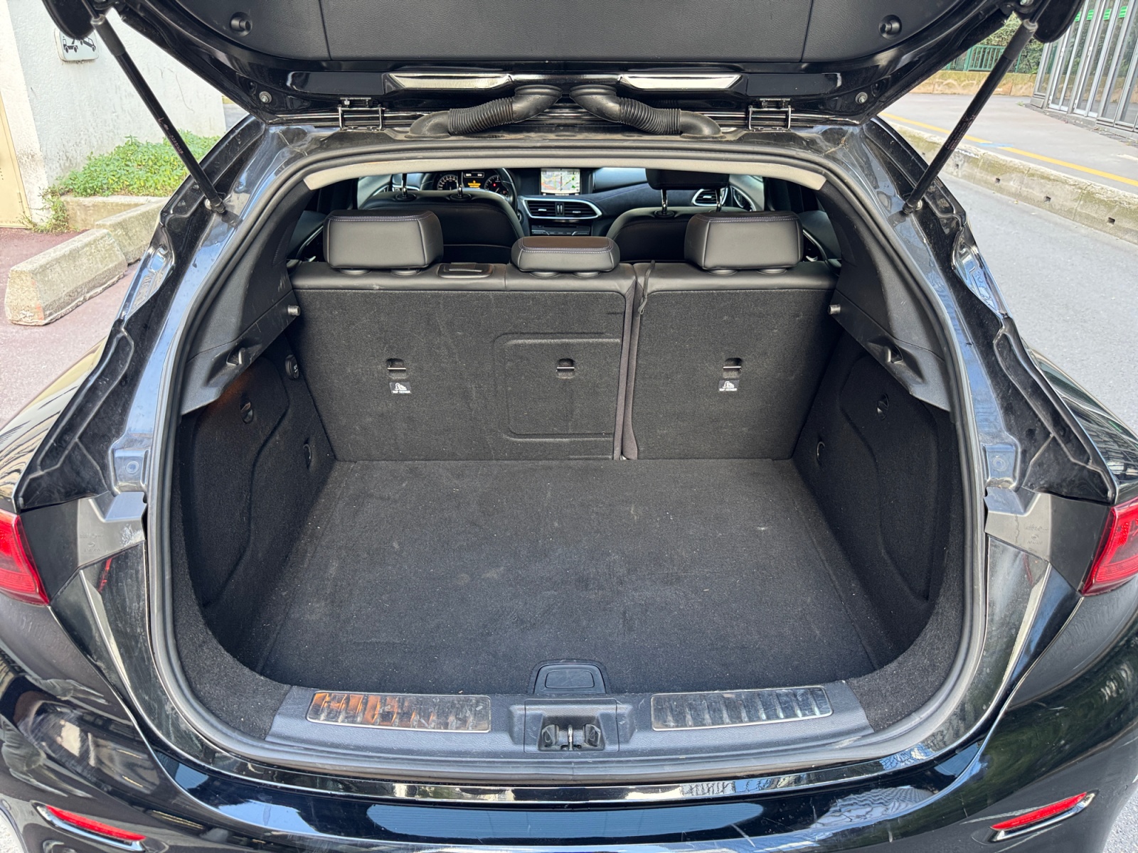 Infiniti Q30 26