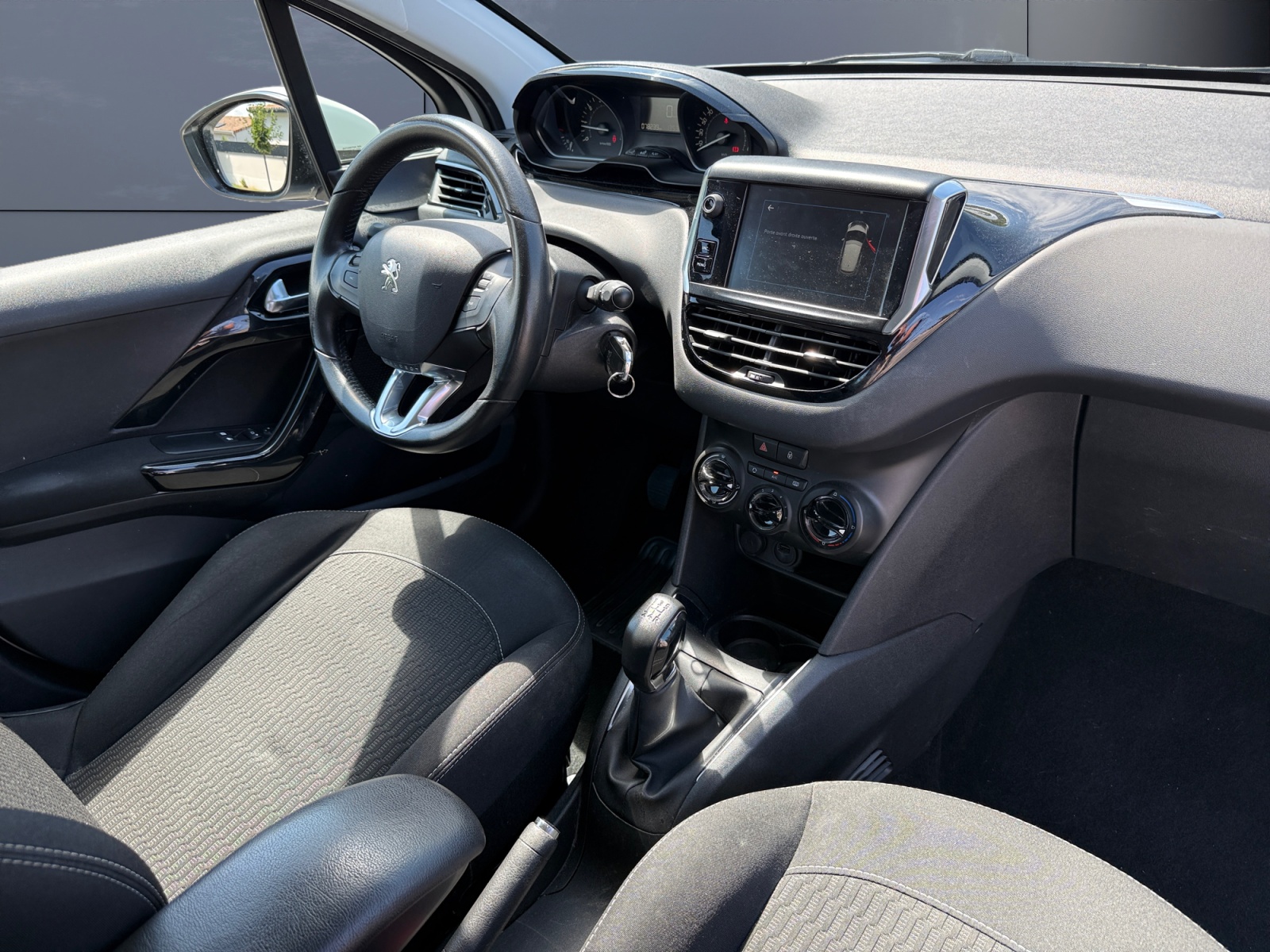 Peugeot 208 12