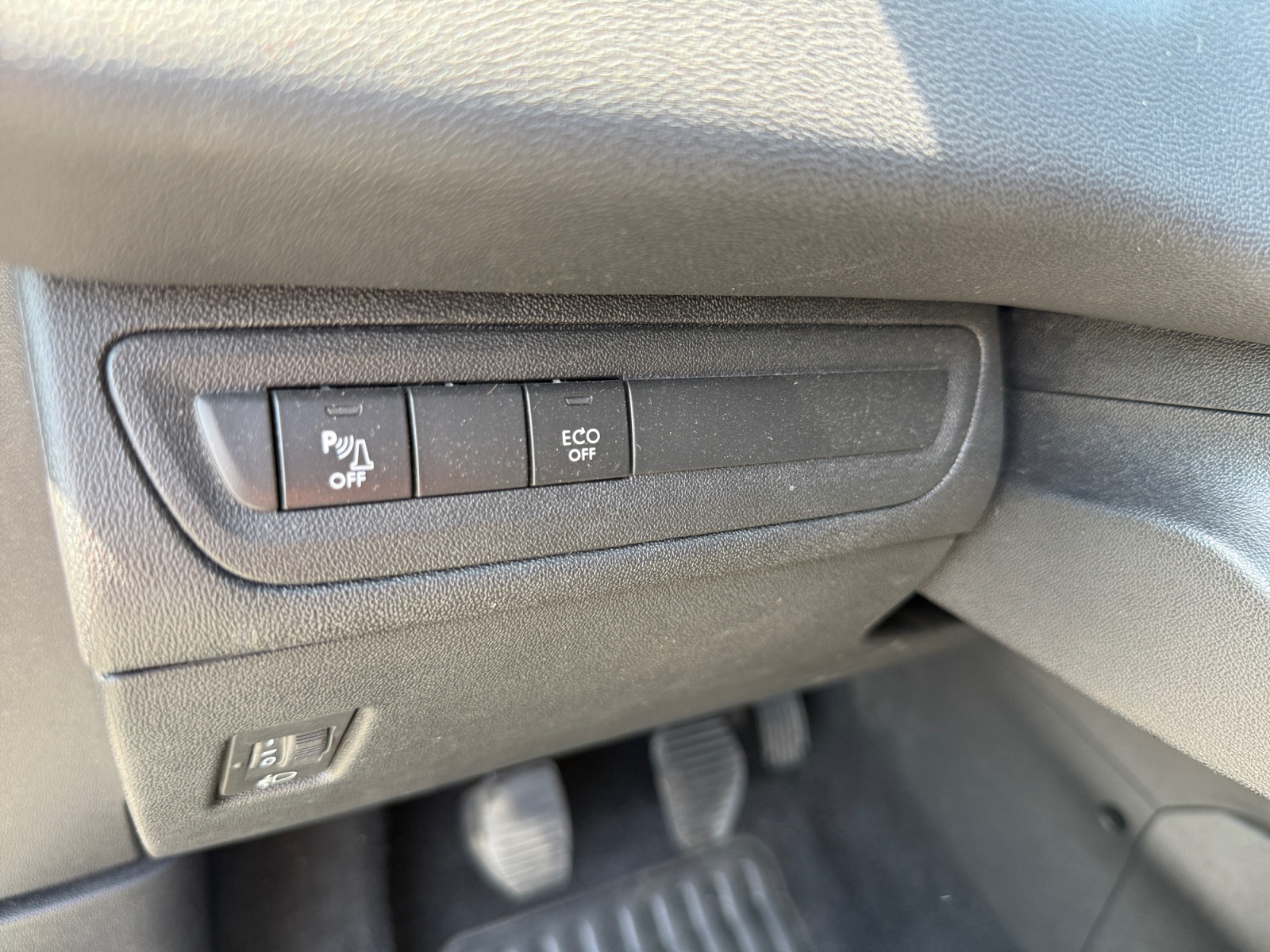 Peugeot 208 18