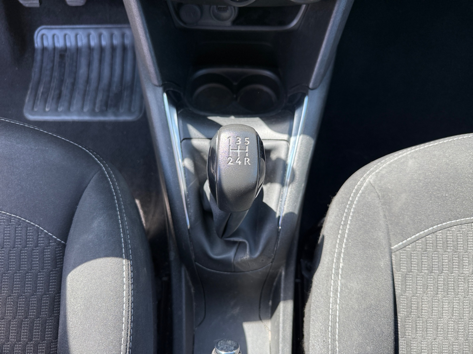 Peugeot 208 25