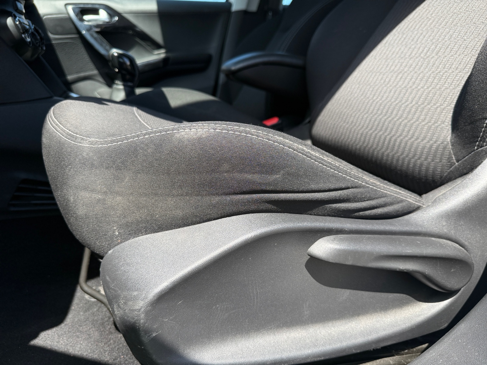 Peugeot 208 27