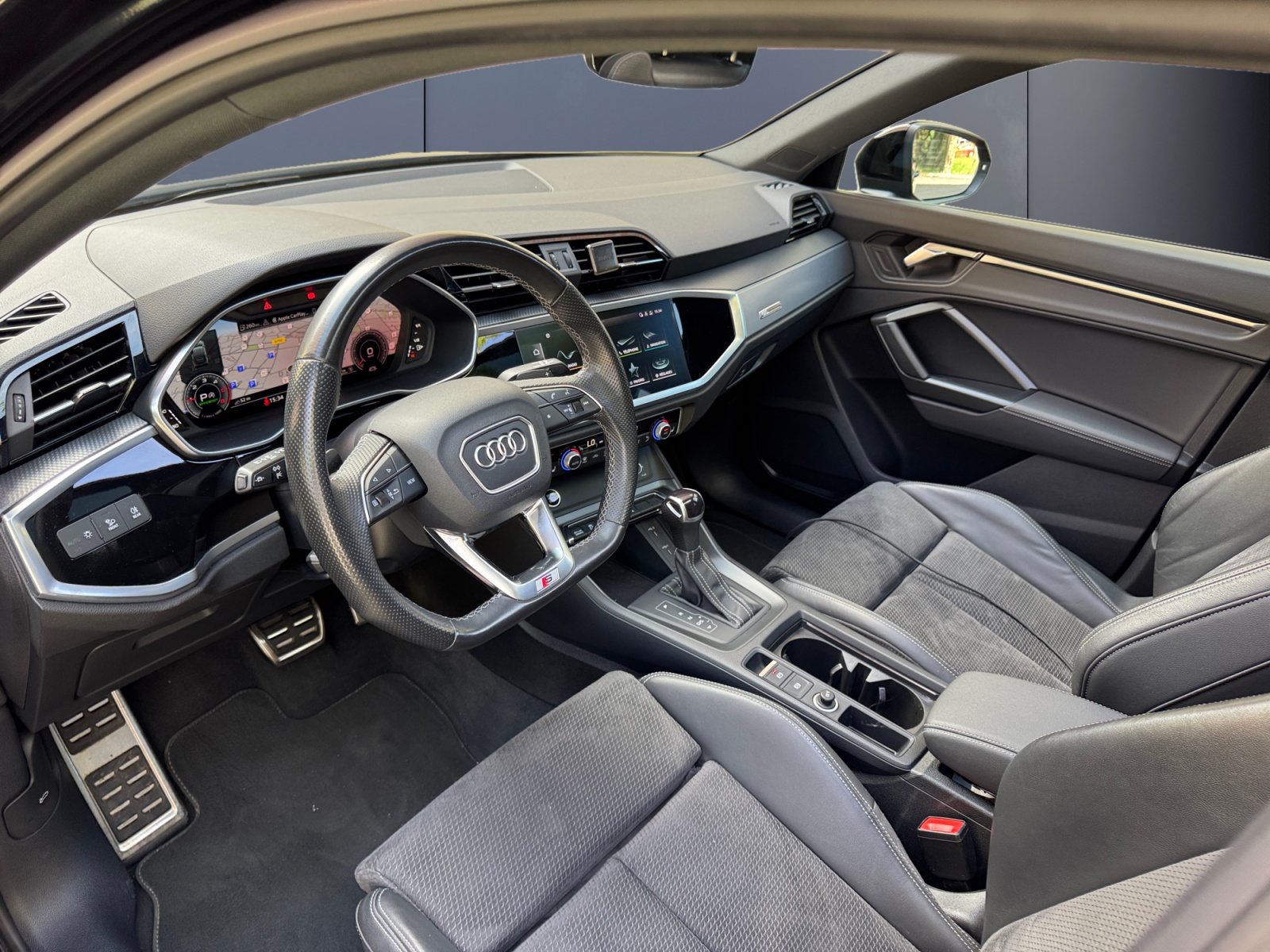 Audi Q3 8