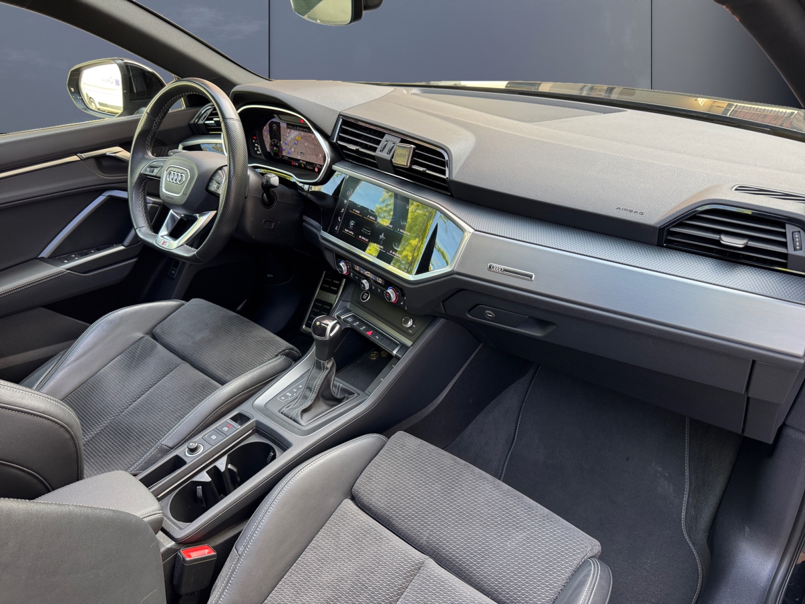 Audi Q3 12