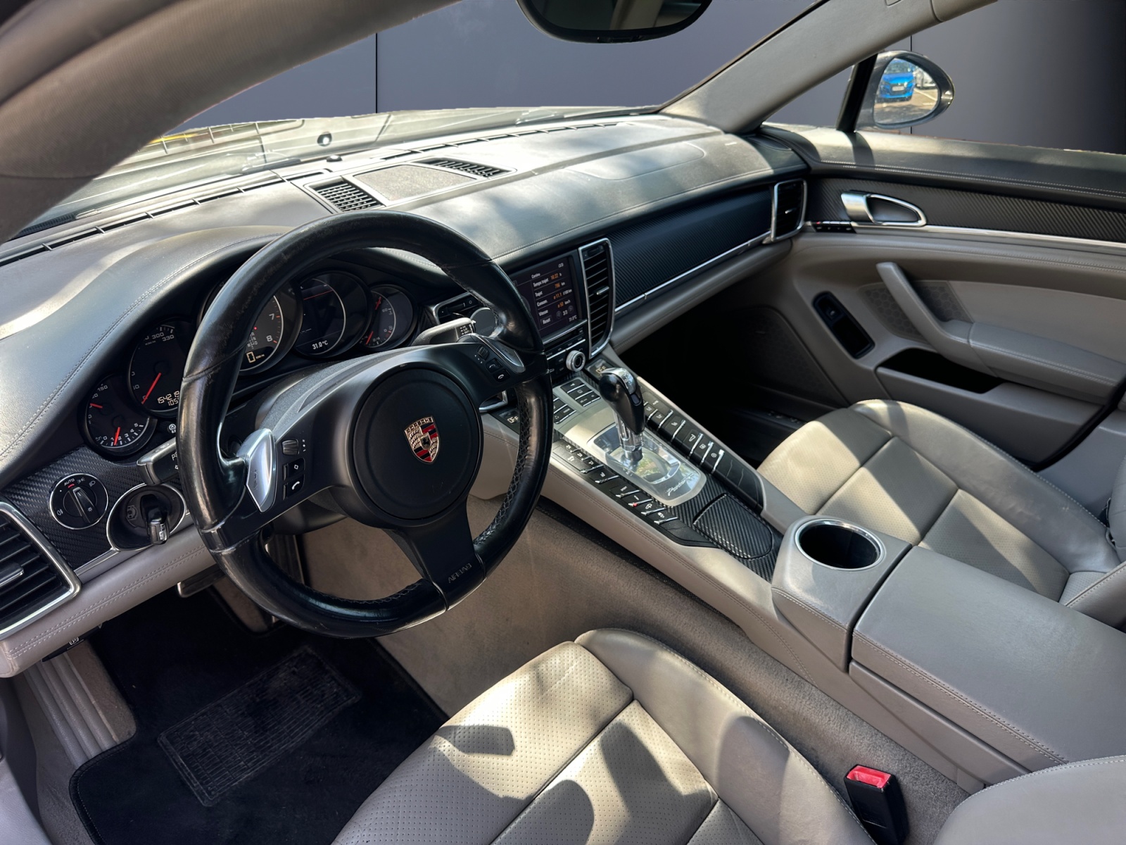 Porsche Panamera 8