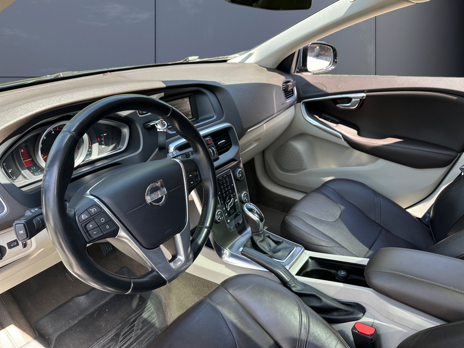 Volvo V40 13