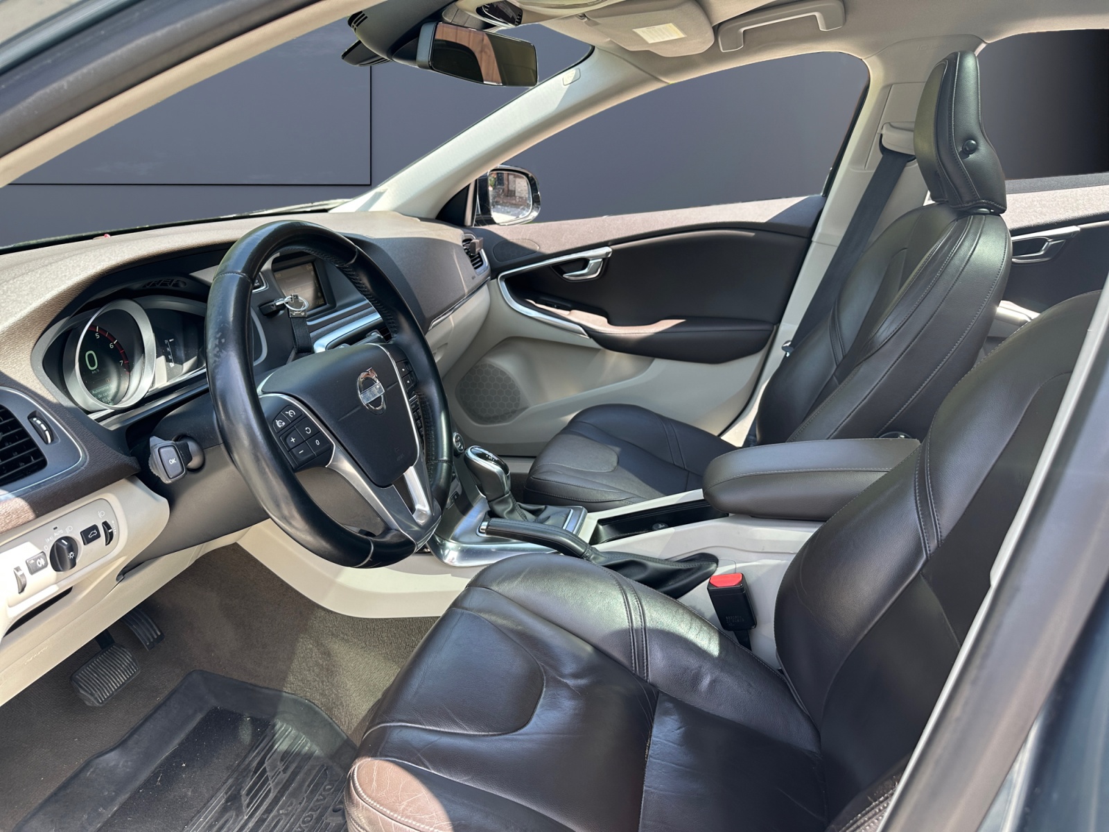 Volvo V40 14
