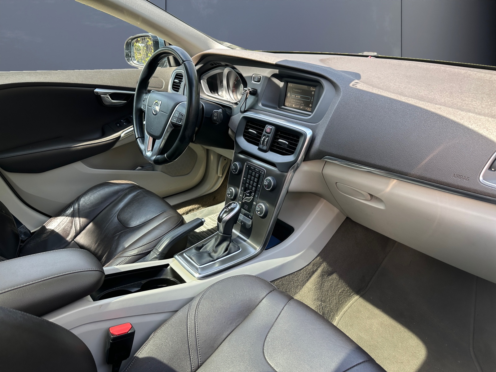 Volvo V40 17