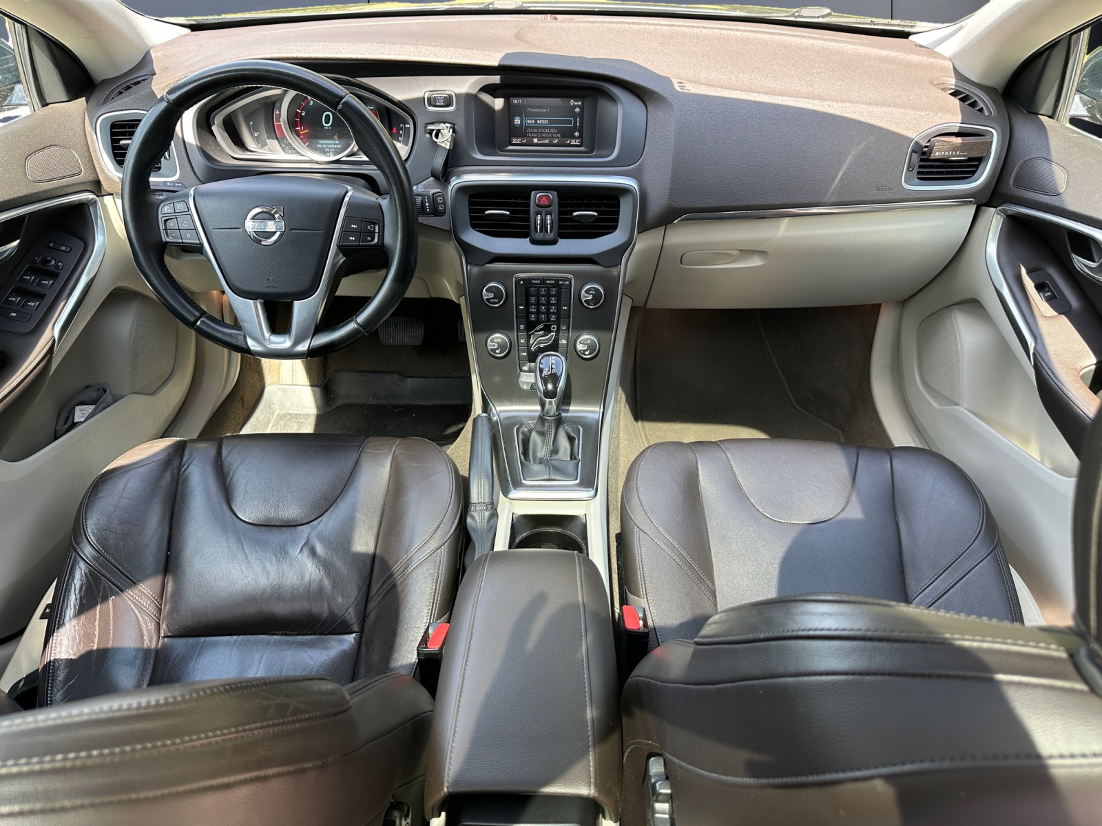 Volvo V40 19
