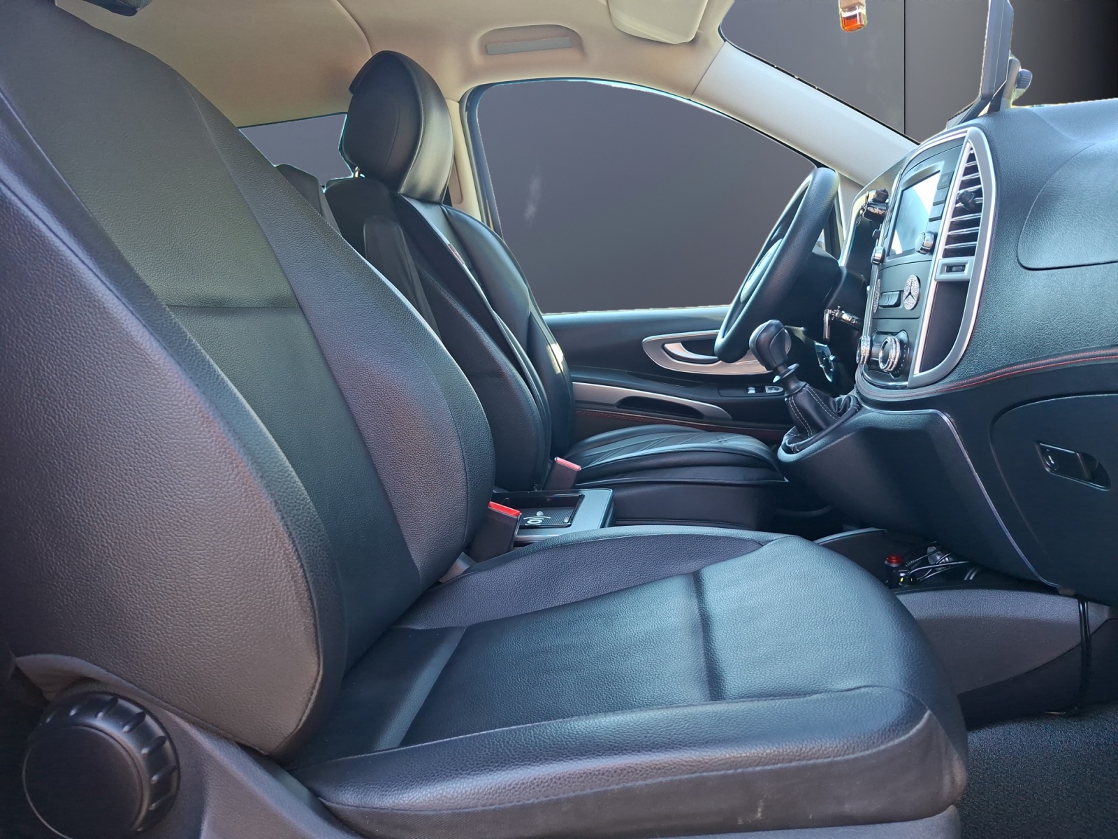 Mercedes-Benz Vito 13