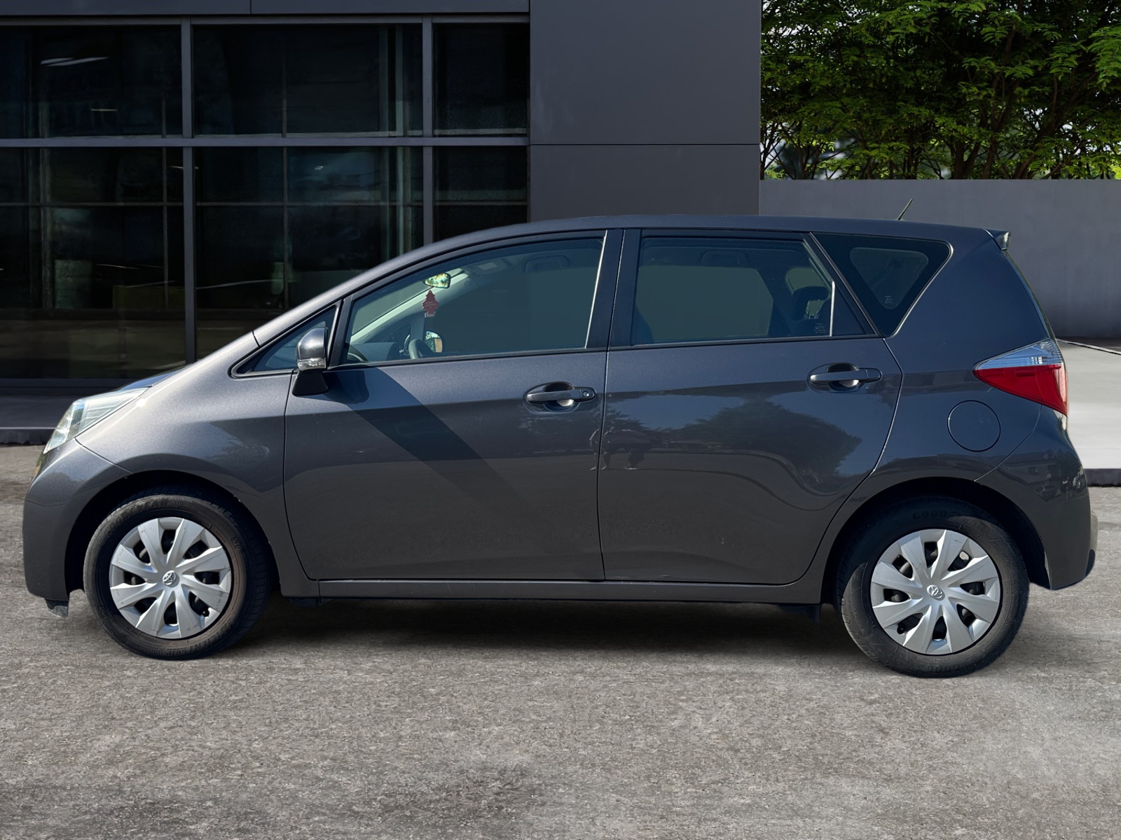 Toyota Verso-S 1