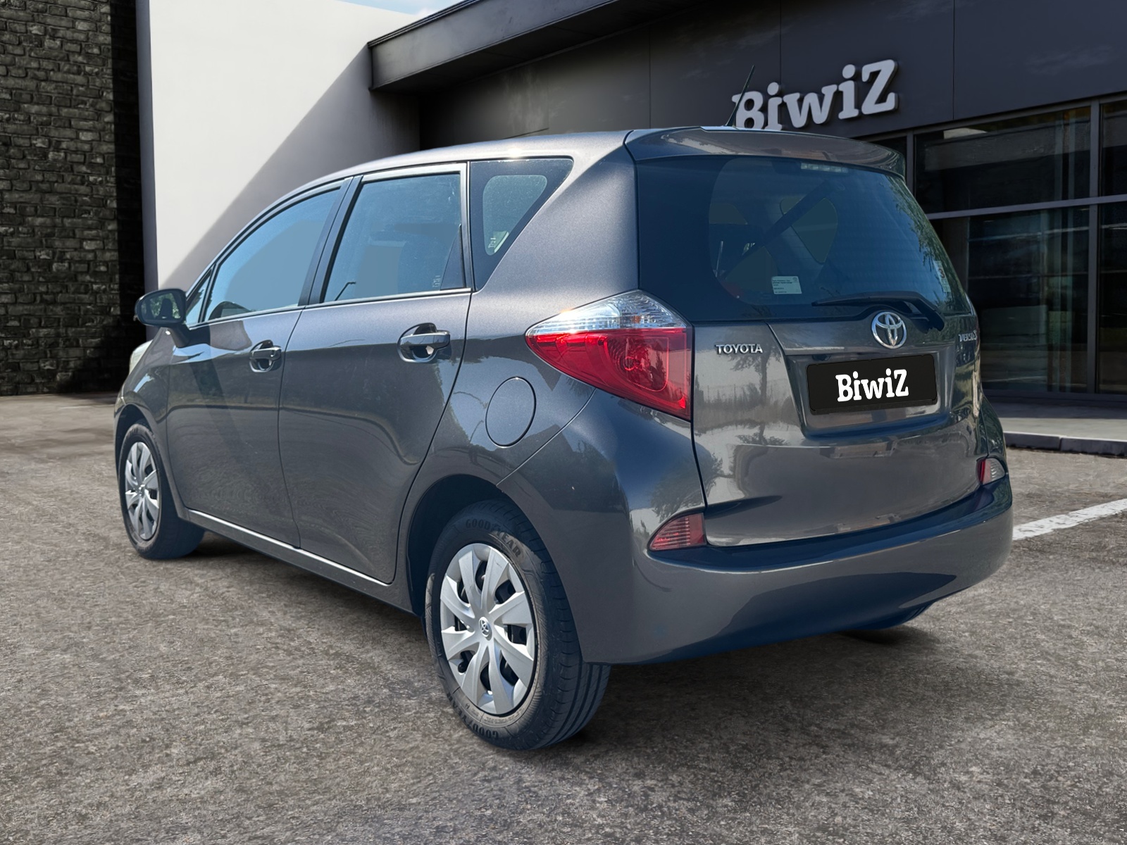 Toyota Verso-S 2