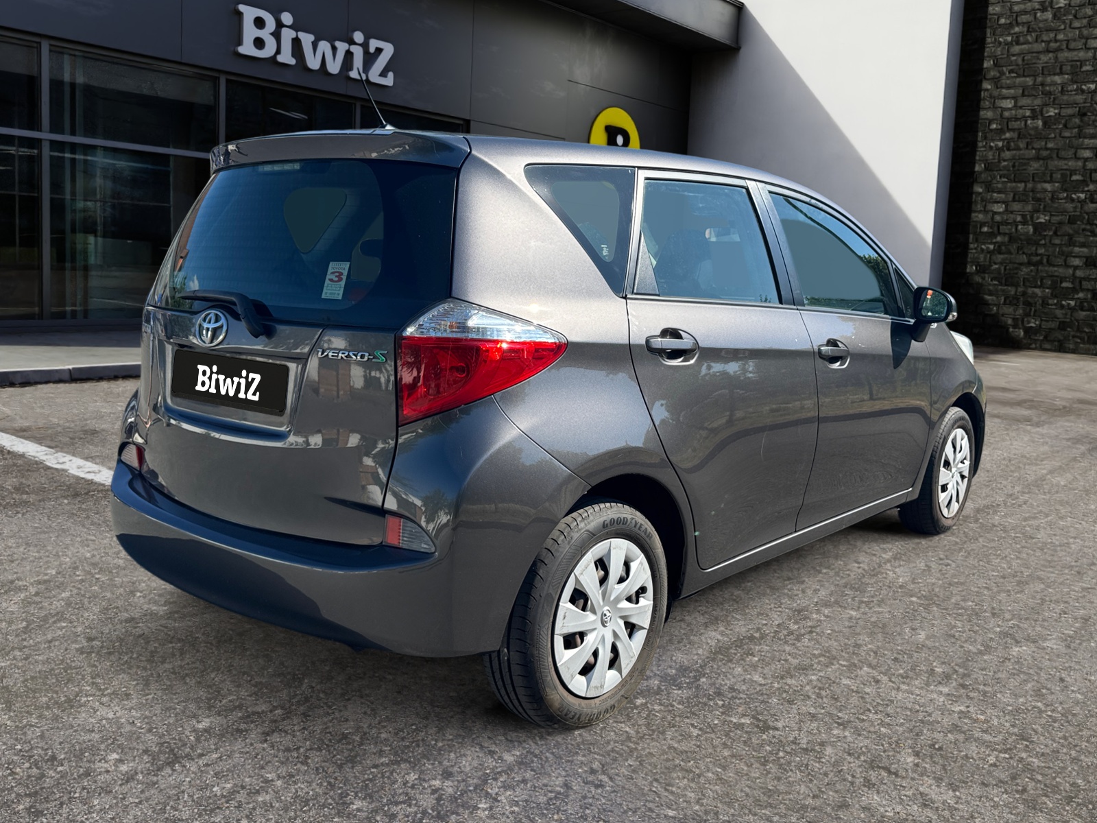 Toyota Verso-S 4