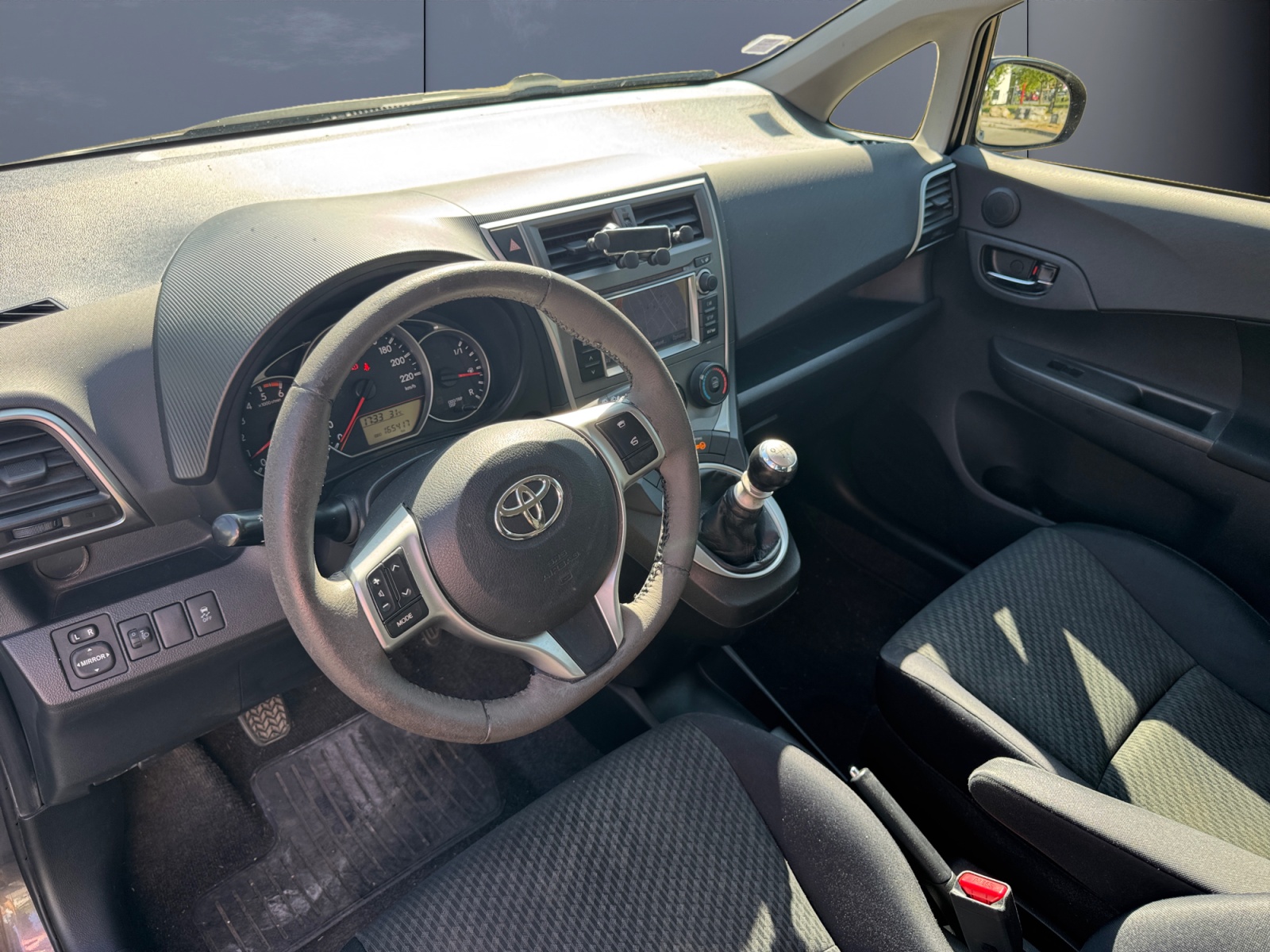 Toyota Verso-S 8