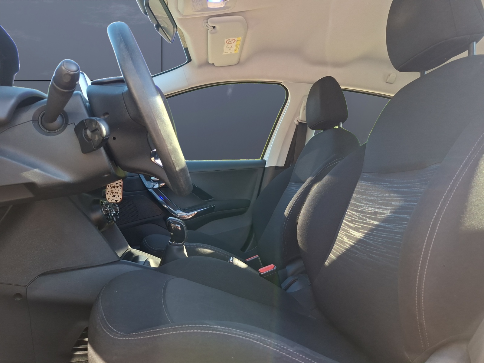 Peugeot 208 9