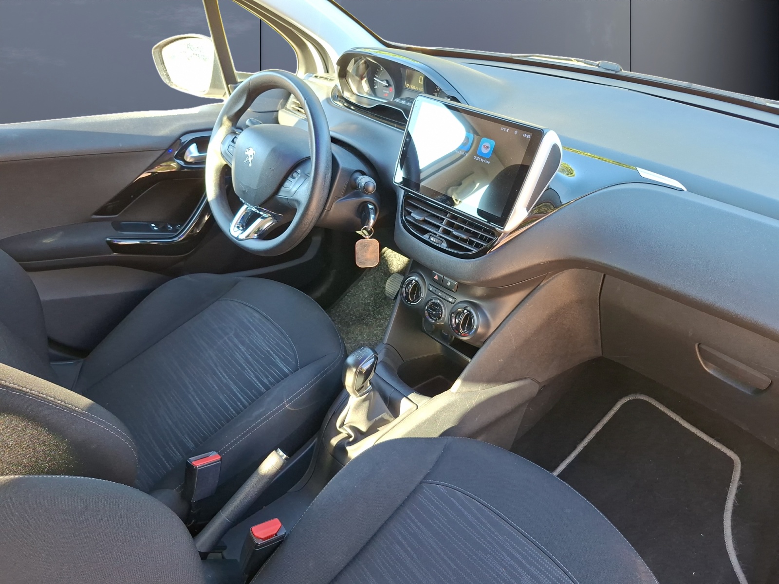 Peugeot 208 12