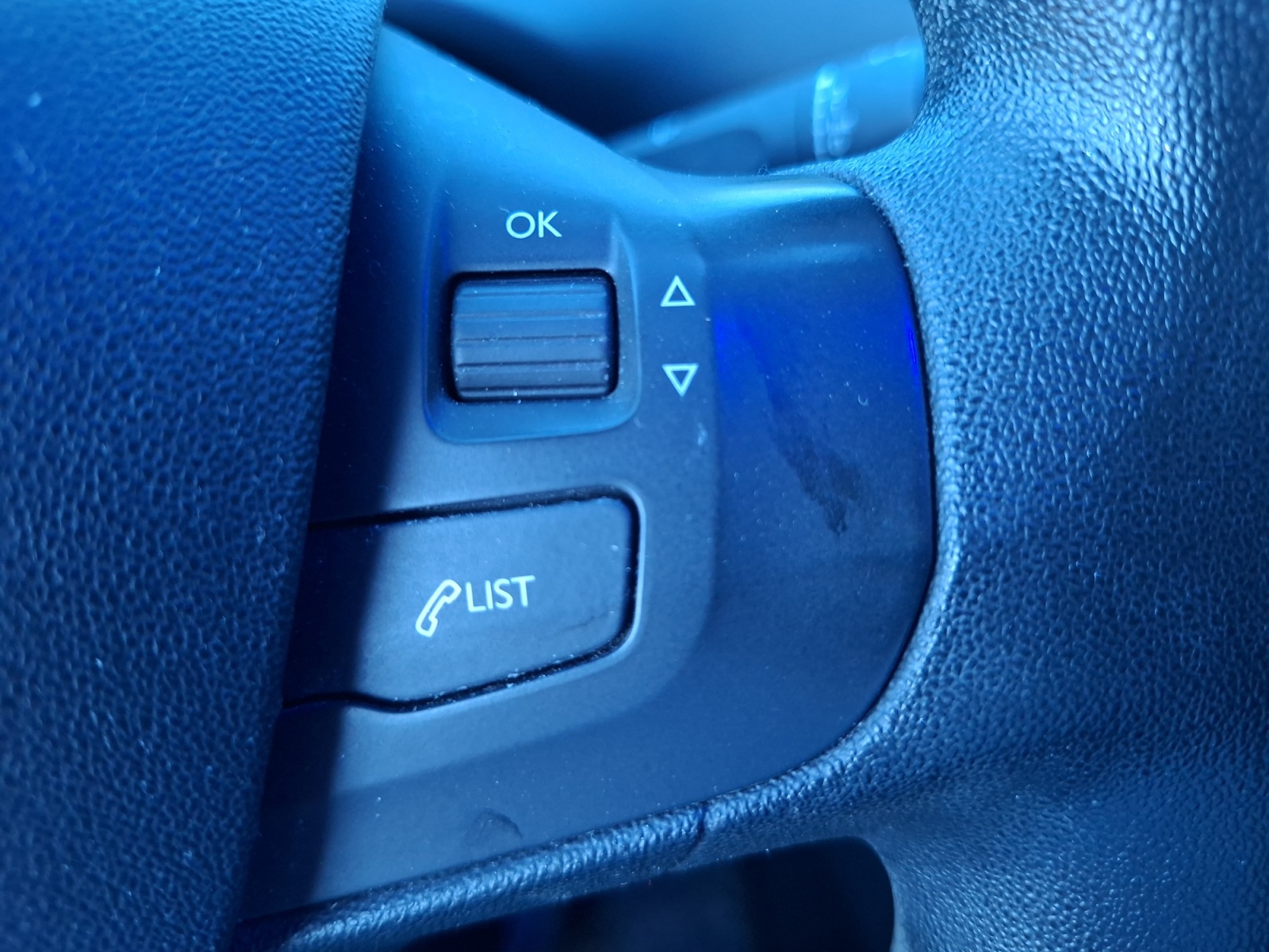 Peugeot 208 25