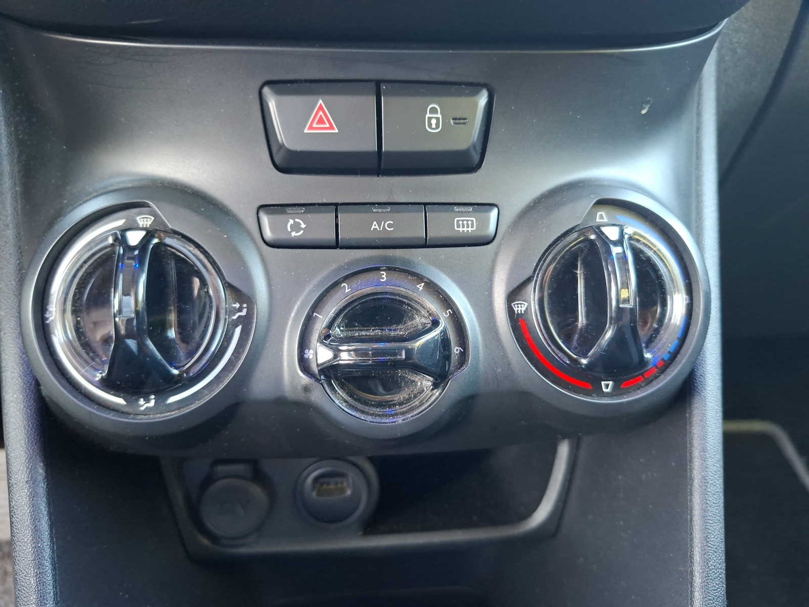 Peugeot 208 26