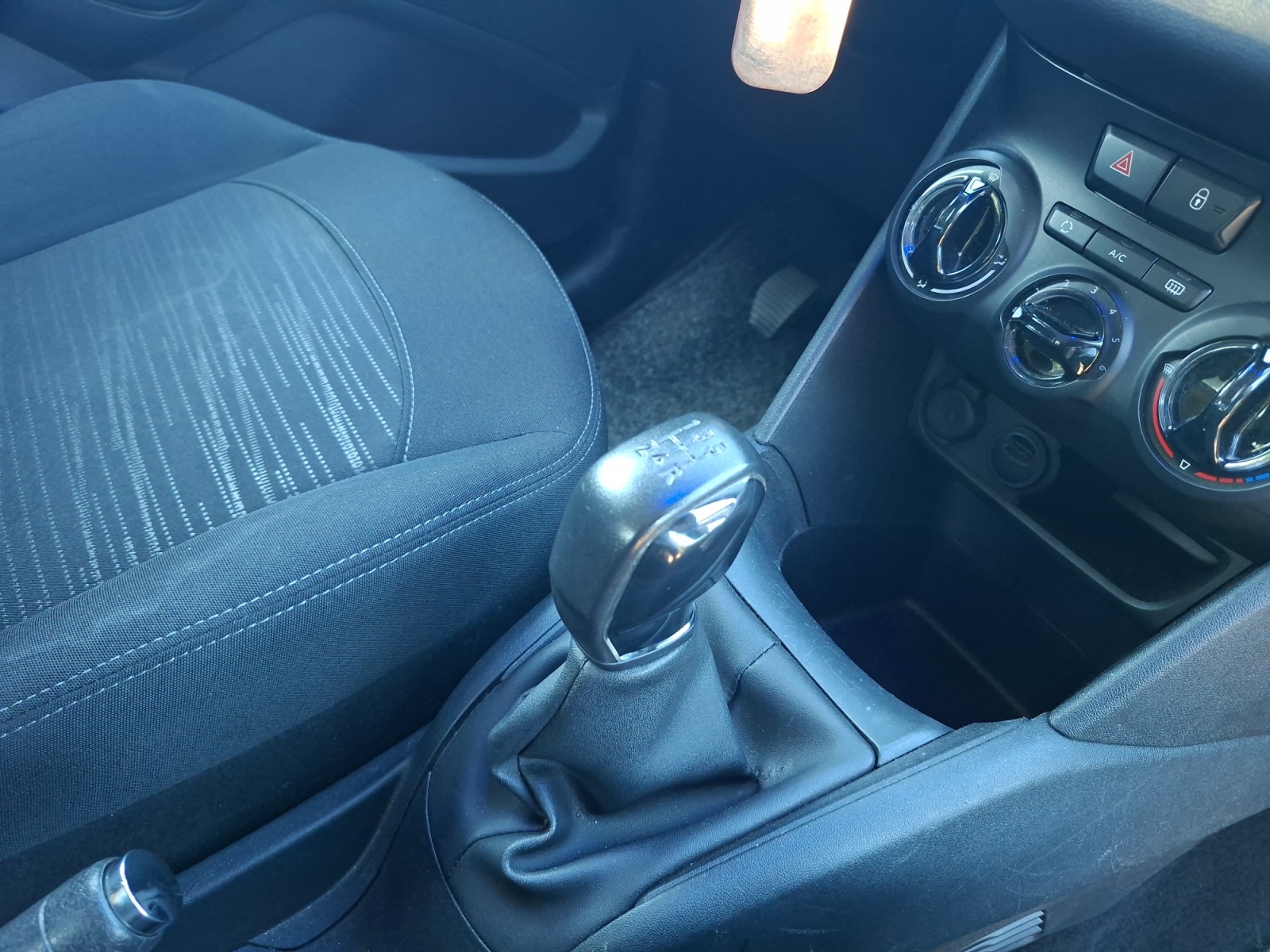 Peugeot 208 28